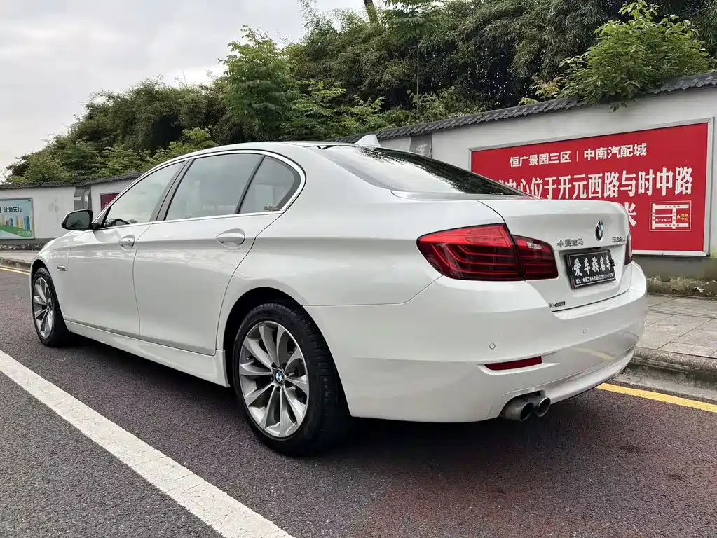 BMW 5 Series 2015 — фото 20