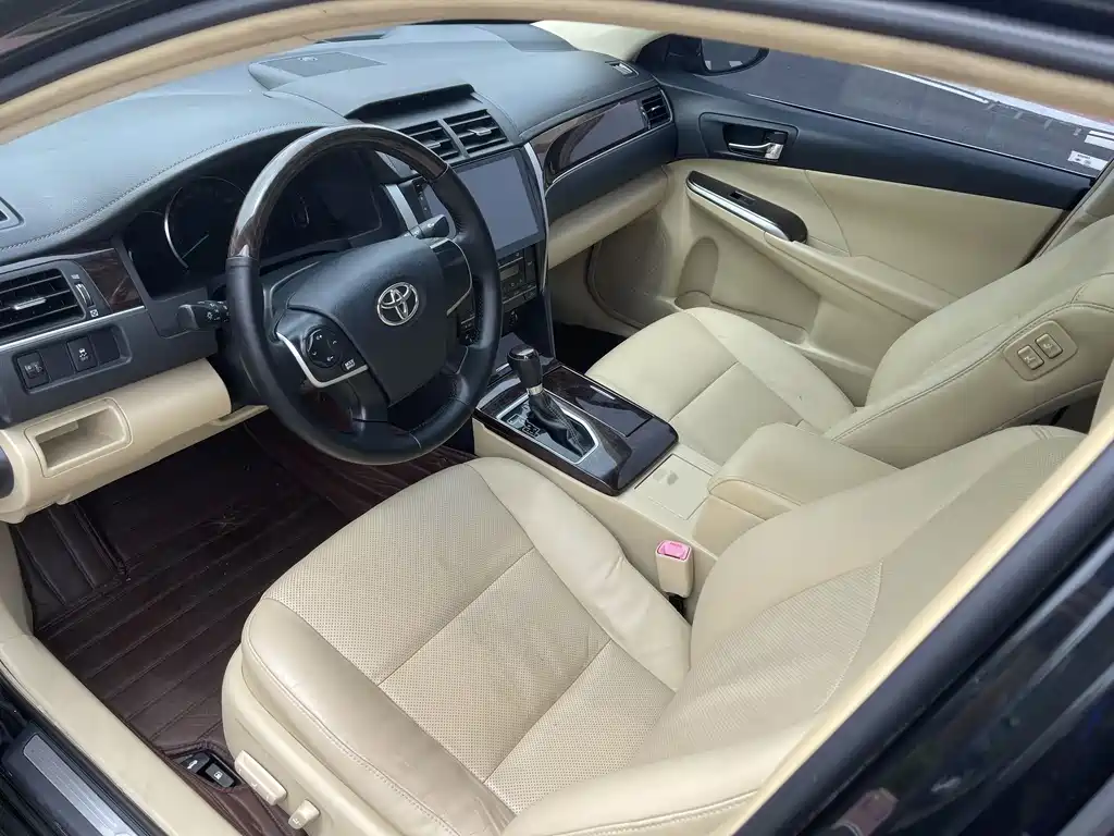 Toyota Camry 2017 — фото 4