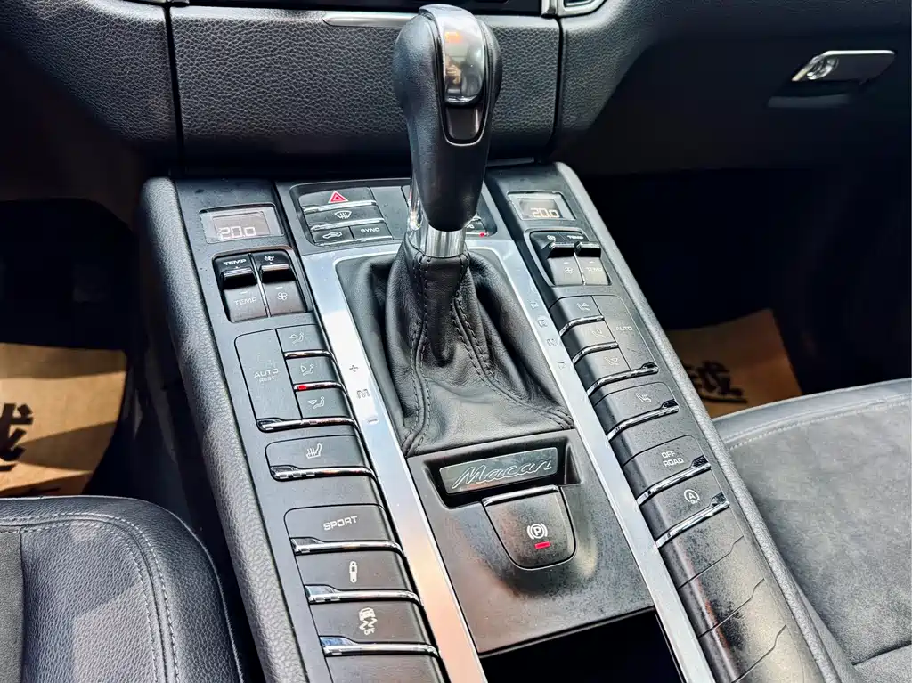 Porsche Macan 2015 — фото 15