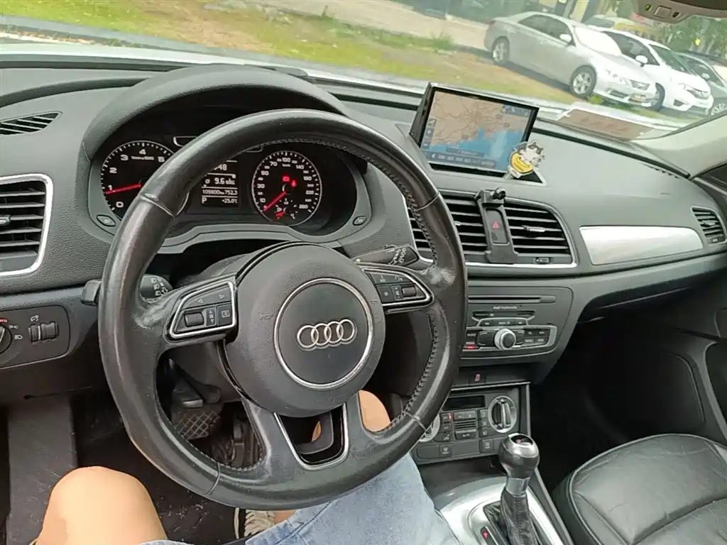 Audi Q3 2015 — фото 10