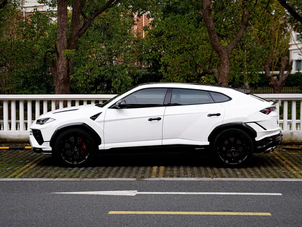 Lamborghini Urus 2023 — фото 7