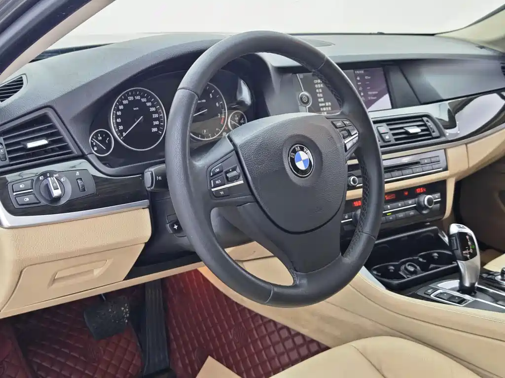 BMW 5 Series 2012 — фото 16