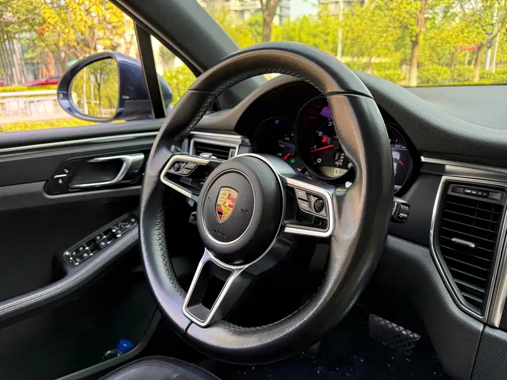 Porsche Macan 2016 — фото 14
