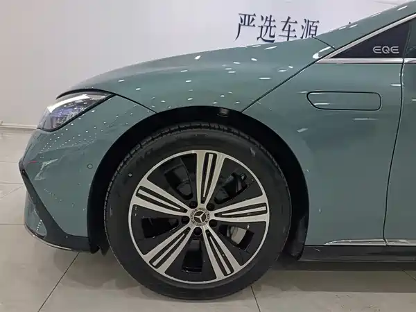 Mercedes-Benz EQE 2025