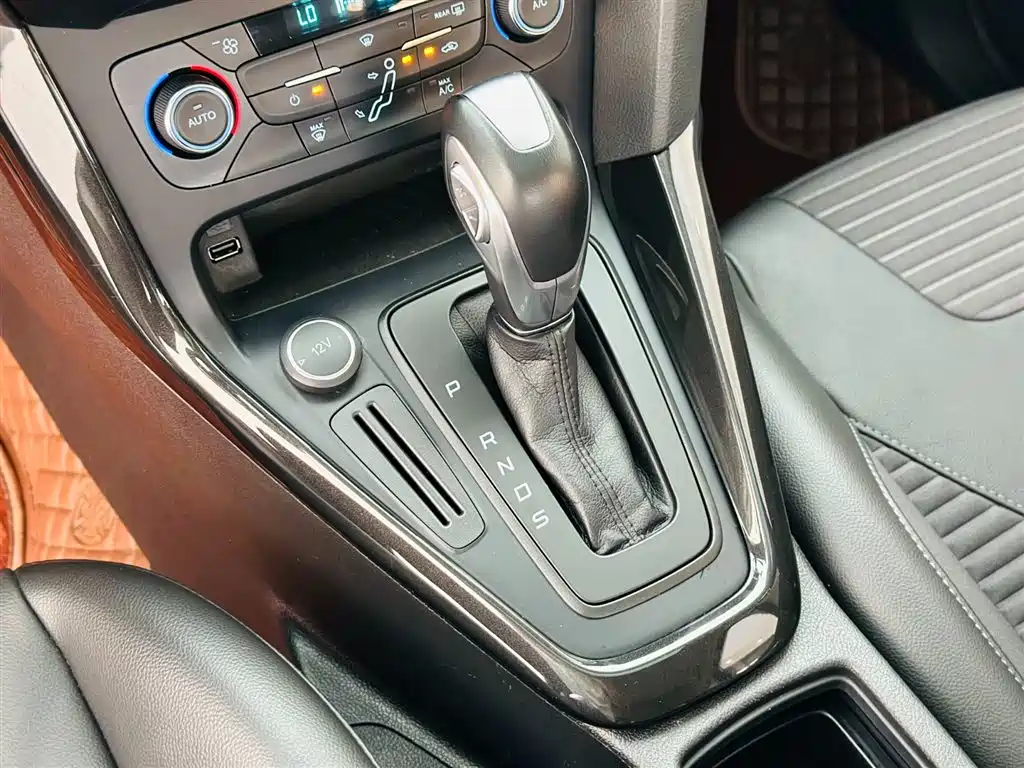 Ford Focus 2017 — фото 19