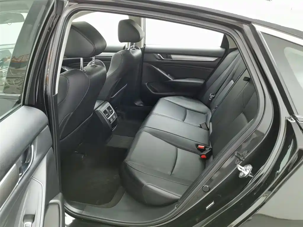 Honda Accord 2022 — фото 15