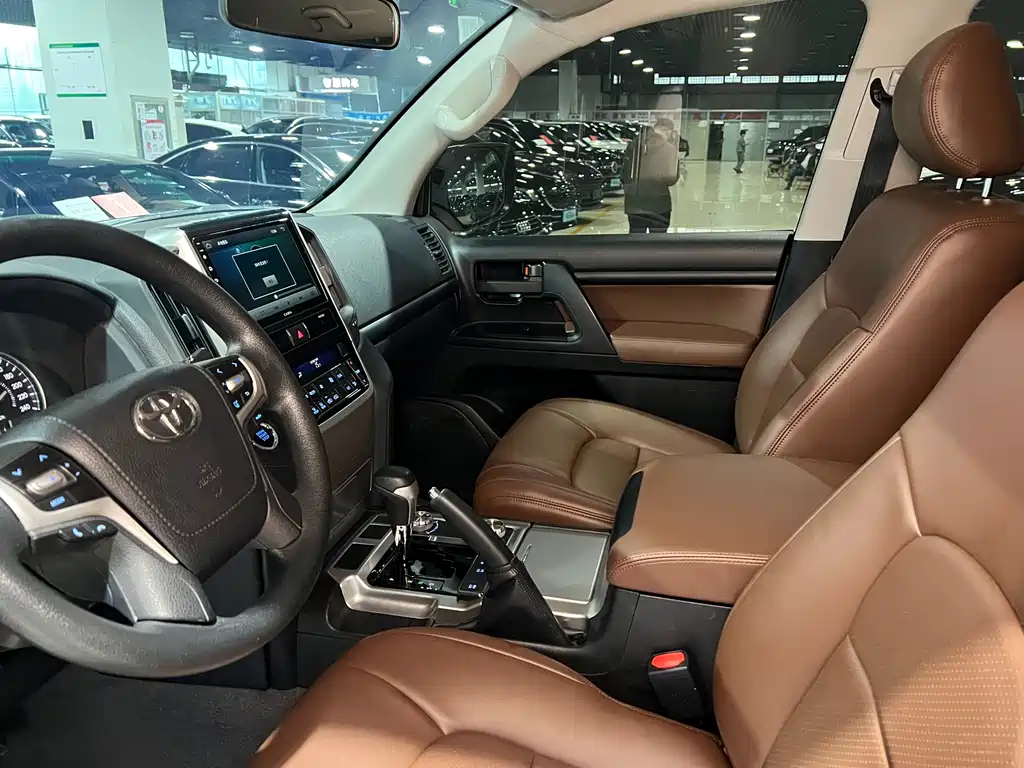 Toyota Land Cruiser 2019 — фото 16