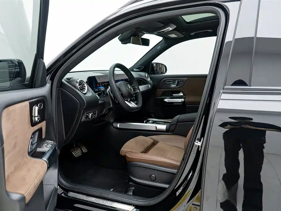 Mercedes-Benz GLB AMG 2024 — фото 17