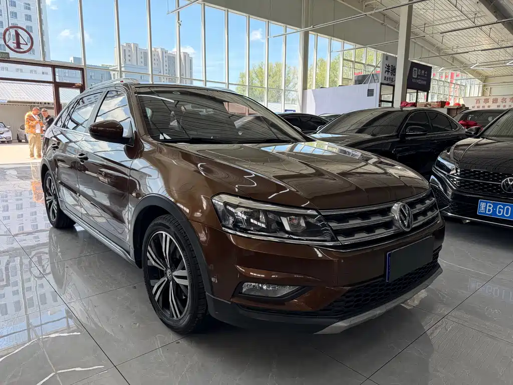Volkswagen Cross Lavida 2017 — фото 3