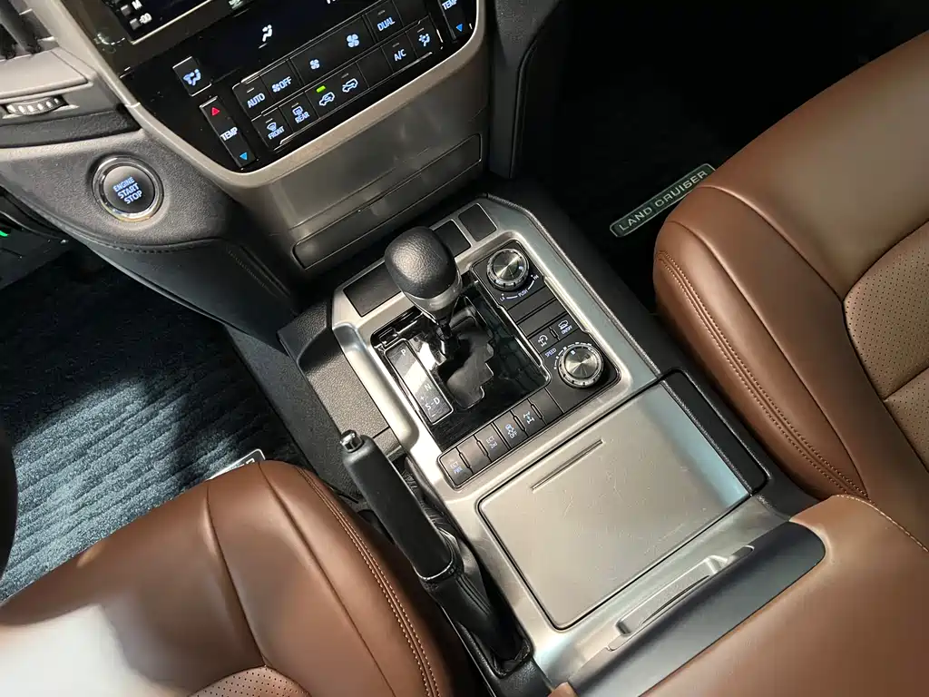 Toyota Land Cruiser 2019 — фото 15