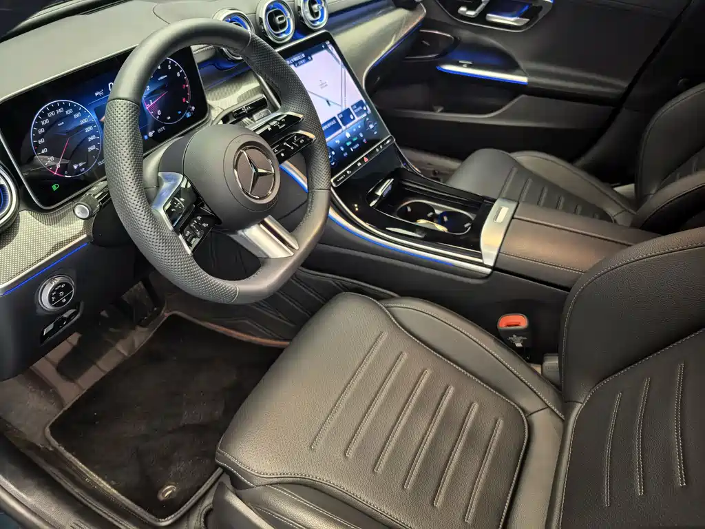 Mercedes-Benz C-Class 2025 — фото 15