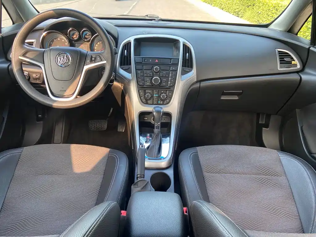 Buick Excelle 2014 — фото 10