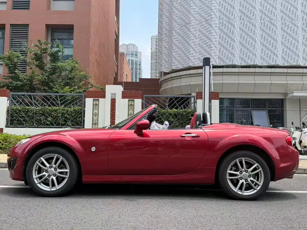 Mazda MX-5 2011 — фото 3