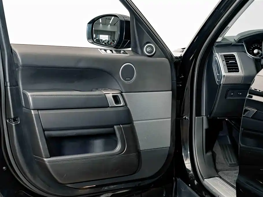 Land Rover Sport 2018 — фото 18