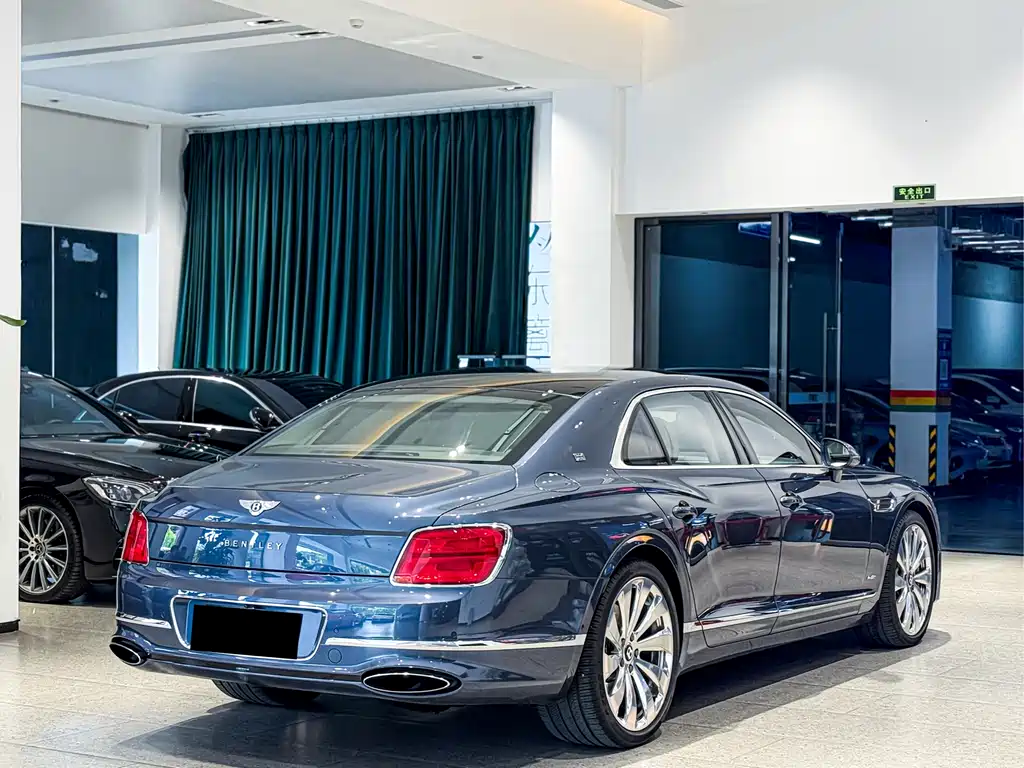 Bentley Flying Spur 2020 — фото 19