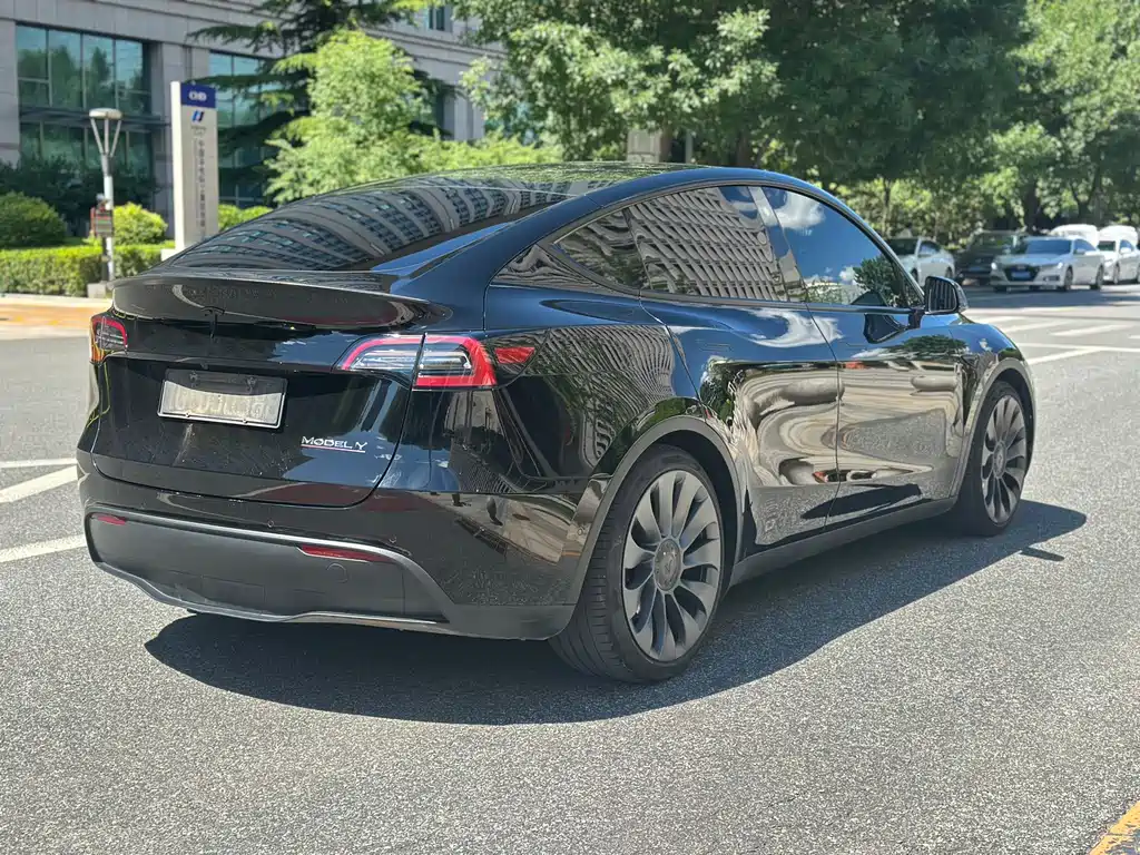 Tesla Model Y 2022 — фото 10