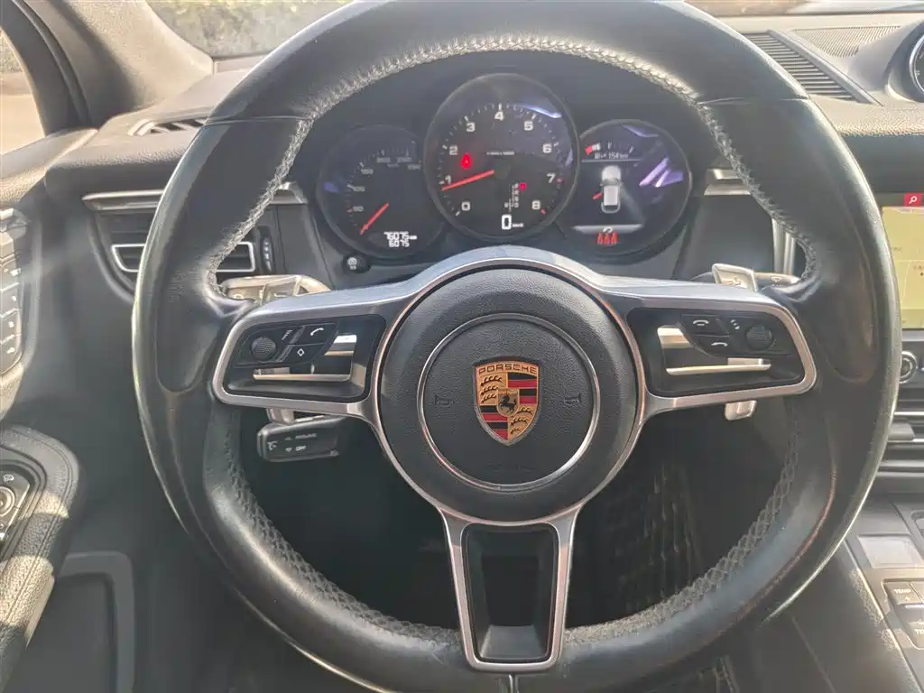 Porsche Macan 2020 — фото 10