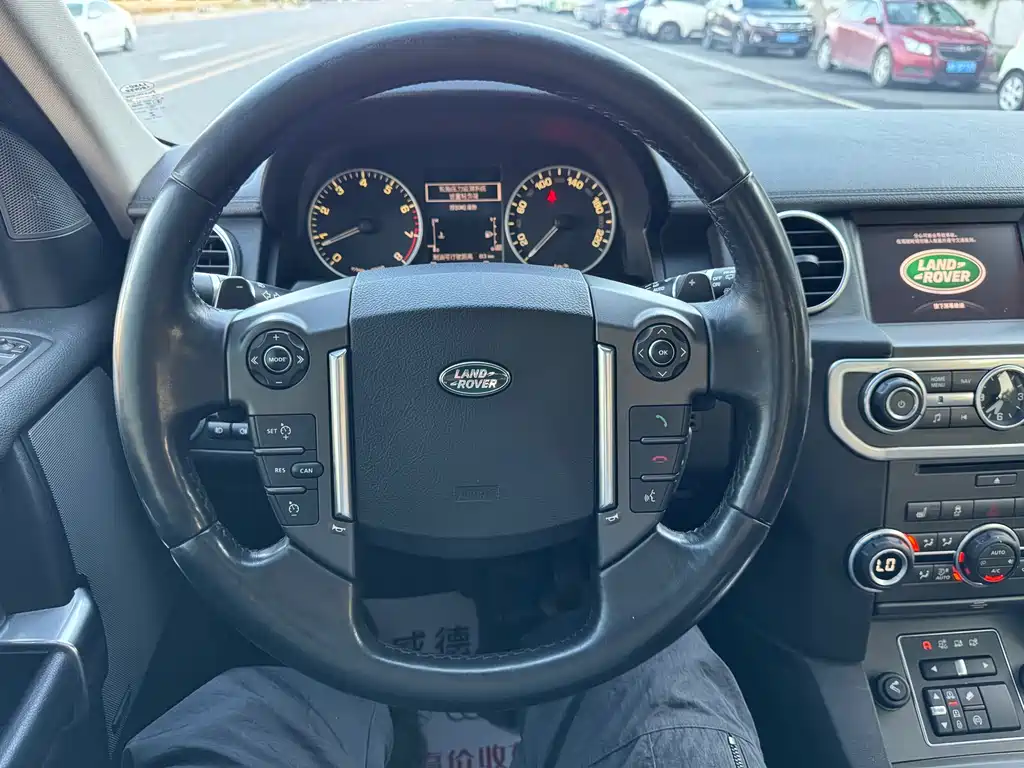 Land Rover Discovery 2015 — фото 14