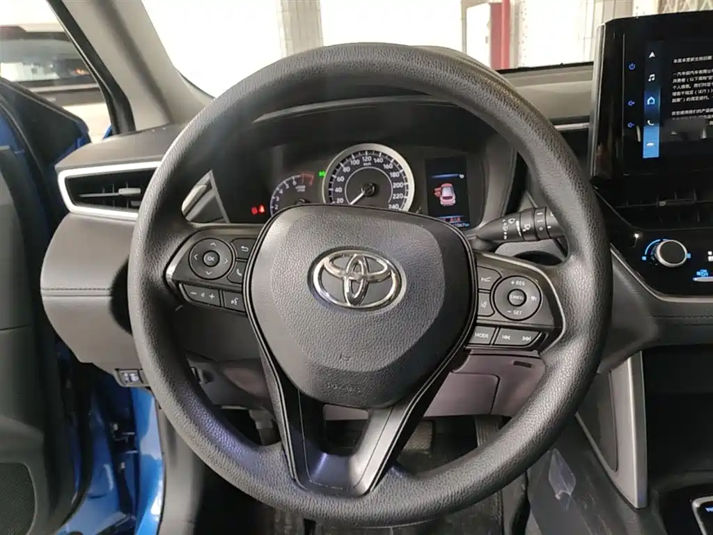 Toyota Corolla Cross 2022 — фото 11