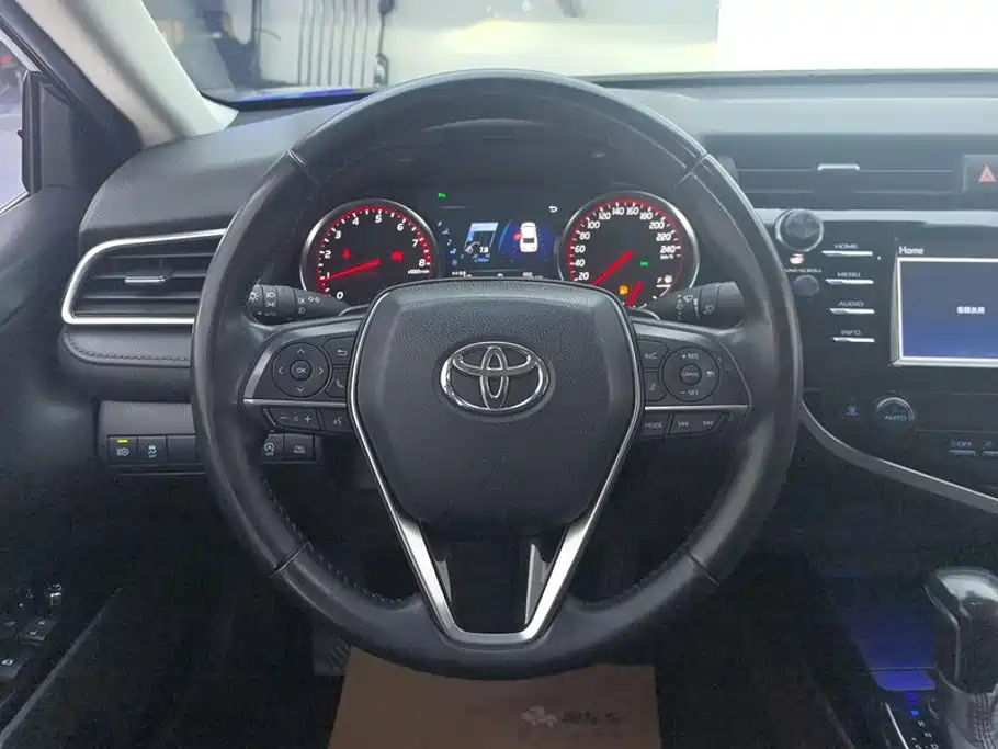 Toyota Camry 2019 — фото 15