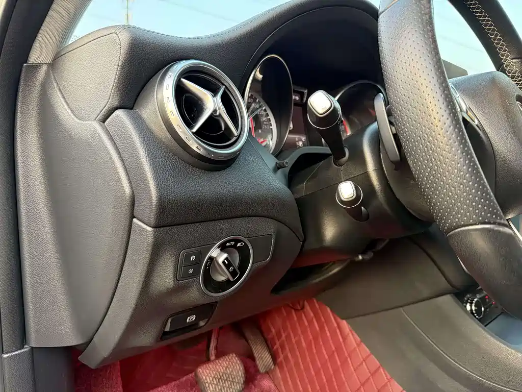 Mercedes-Benz GLA 2017 — фото 19