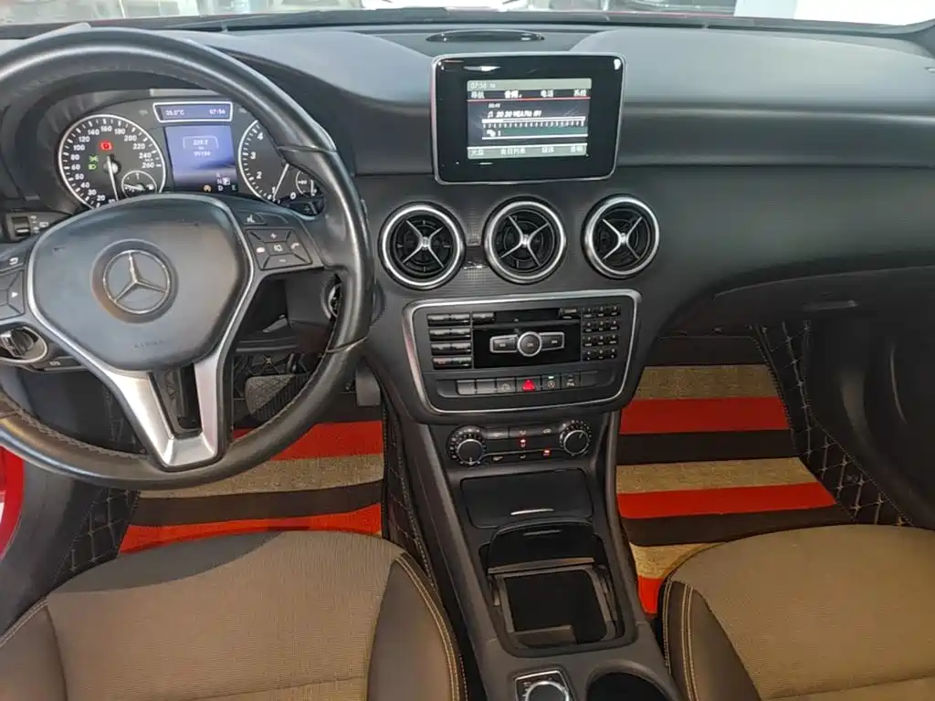 Mercedes-Benz A-Class 2015 — фото 13