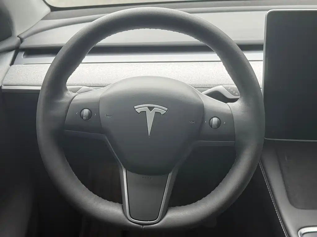 Tesla Model Y 2023 — фото 10