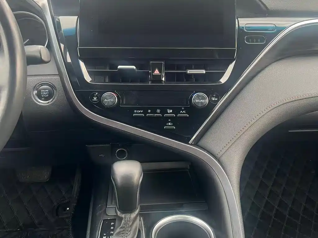 Toyota Camry 2021 — фото 9