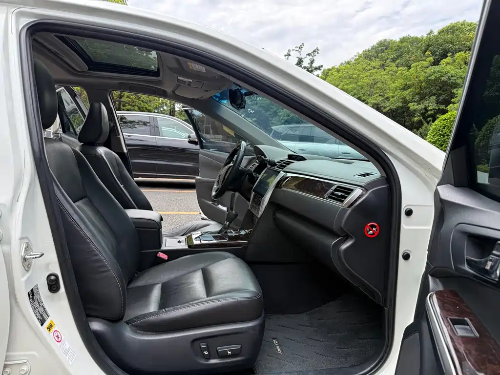 Toyota Camry 2017 — фото 10