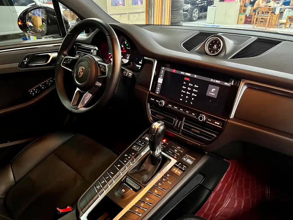 Porsche Macan 2019 — фото 15