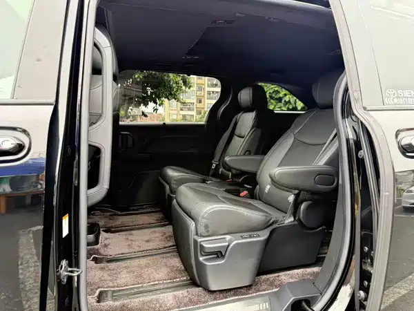 Toyota Sienna 2024