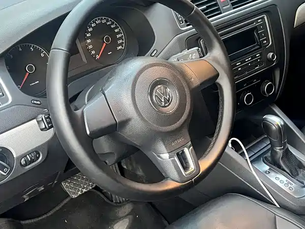Volkswagen Sagitar 2013