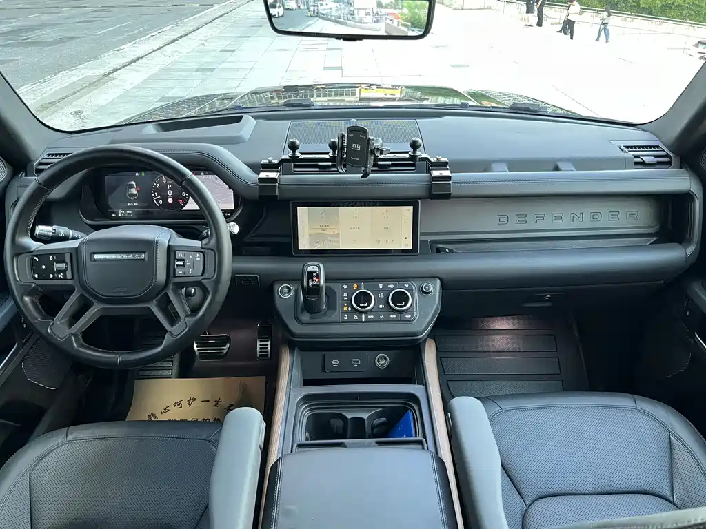 Land Rover Defender 2021 — фото 10
