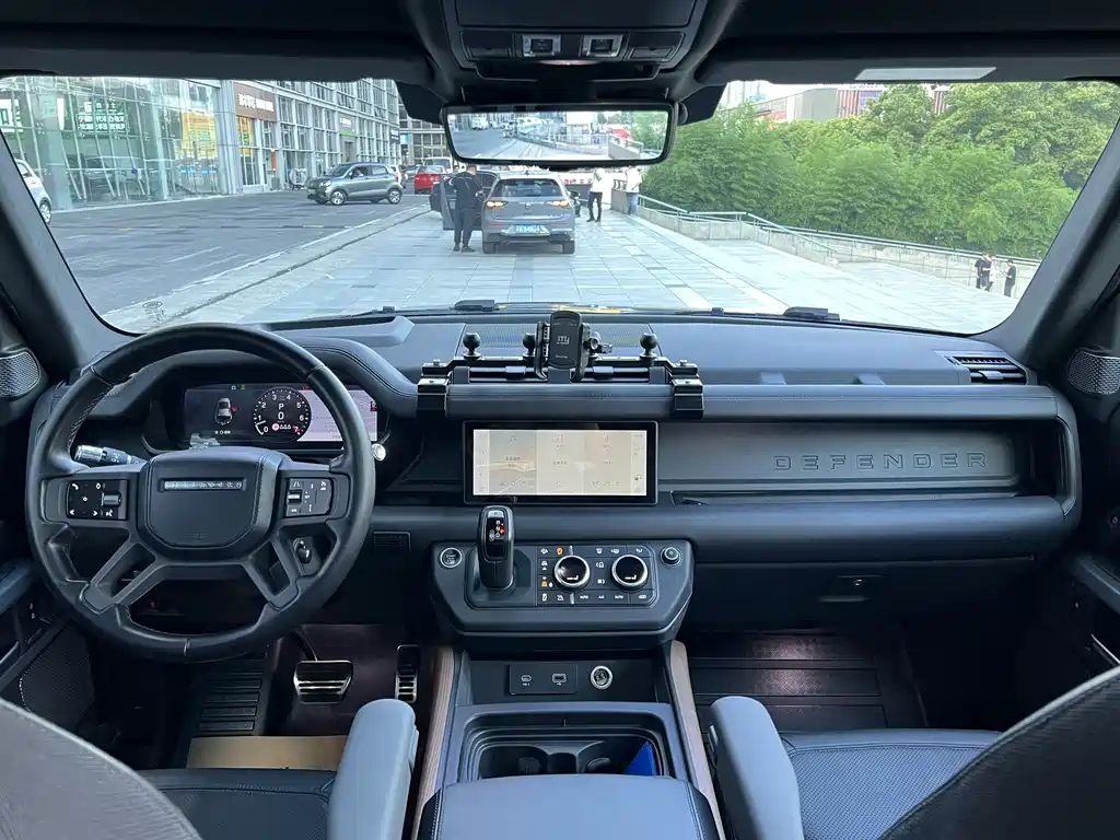 Land Rover Defender 2021 — фото 9