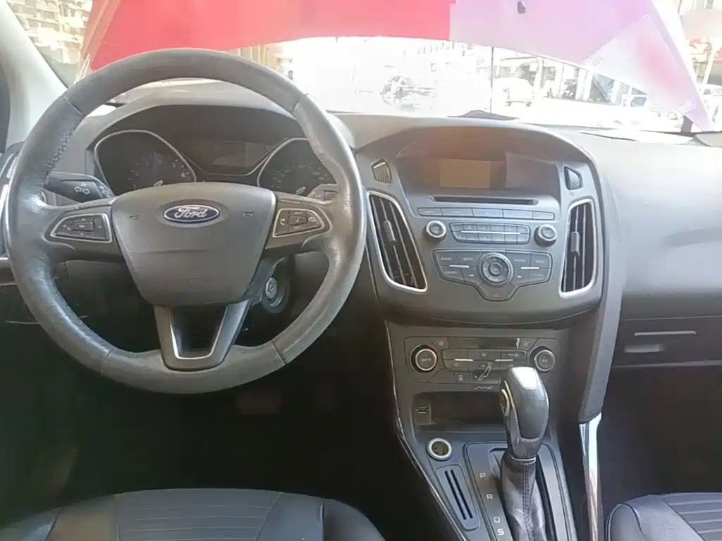 Ford Focus 2015 — фото 10