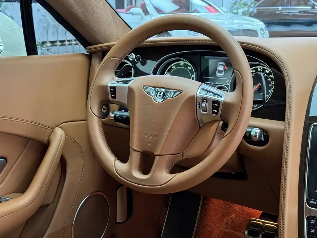 Bentley Continental 2016 — фото 10
