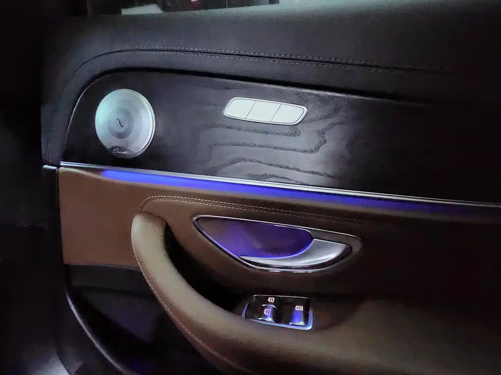 Mercedes-Benz E-Class 2019 — фото 10