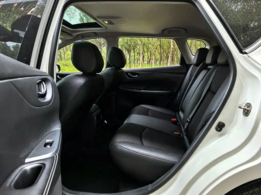 Nissan Tiida 2018 — фото 11