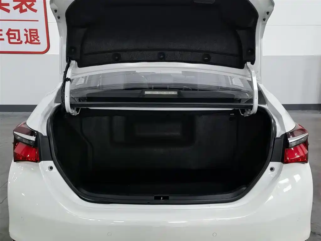 Toyota Corolla 2018 — фото 16