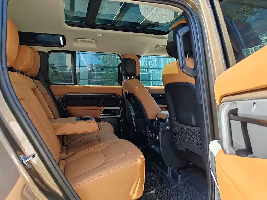 Land Rover Defender 2024 — фото 12