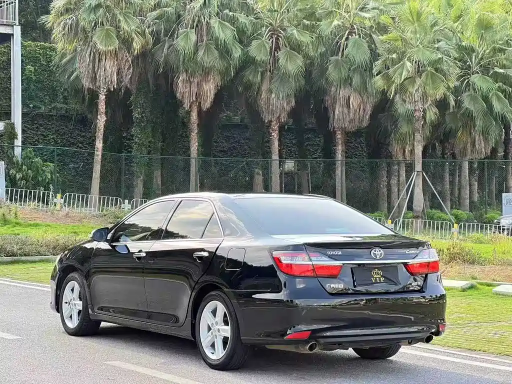 Toyota Camry 2016 — фото 7