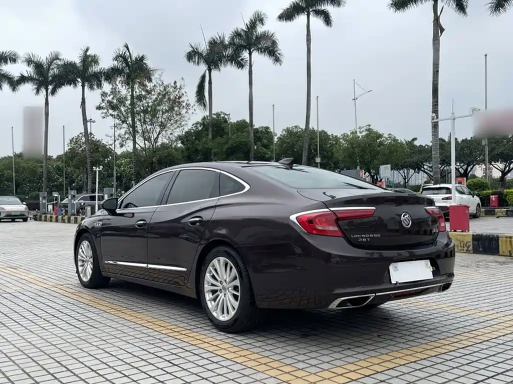 Buick LaCrosse 2017 — фото 24