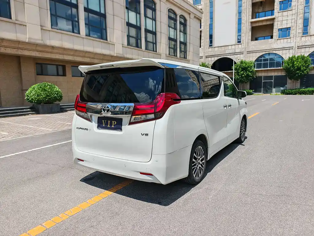 Toyota Alphard 2016 — фото 18