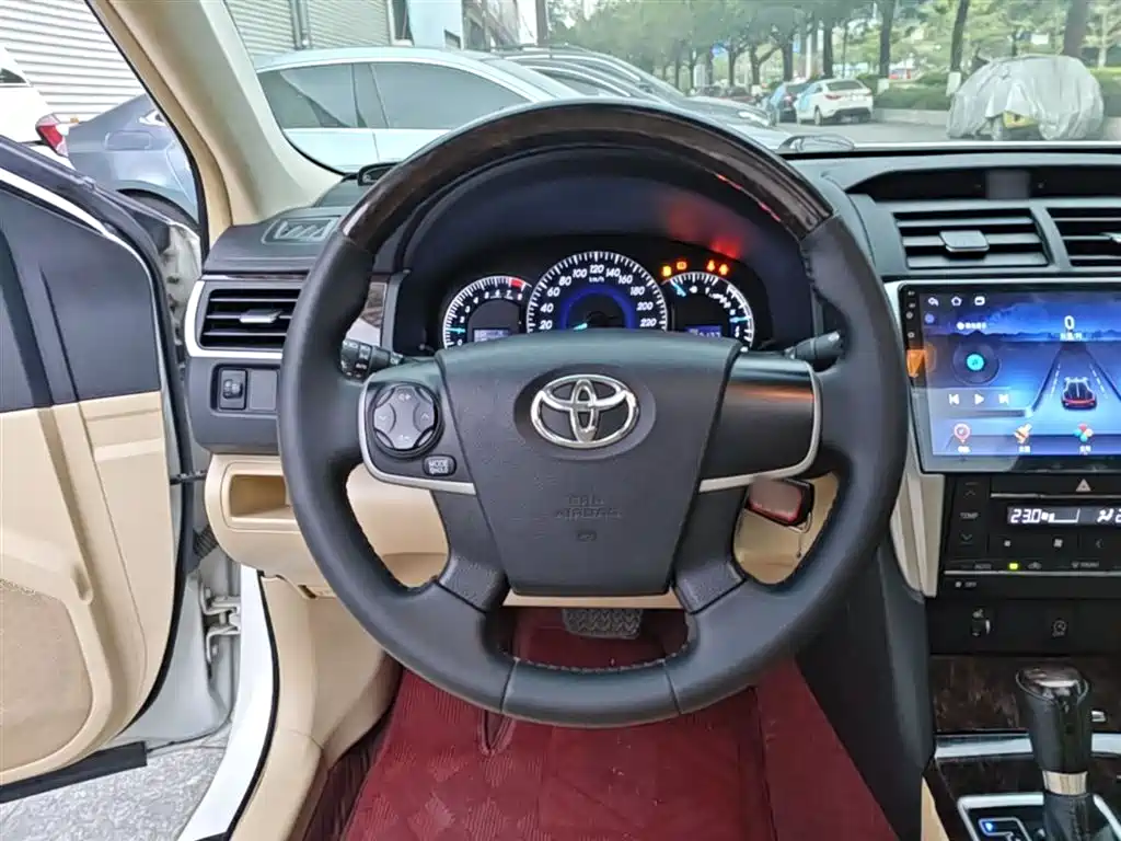 Toyota Camry 2017 — фото 11