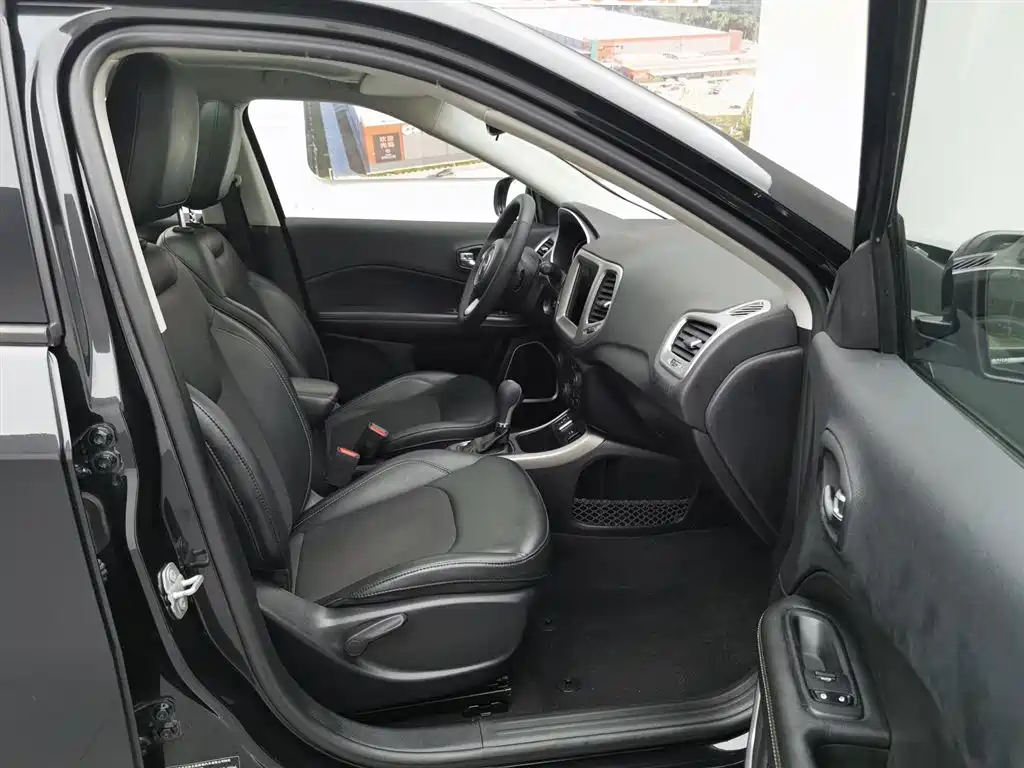 Jeep Compass 2019 — фото 23