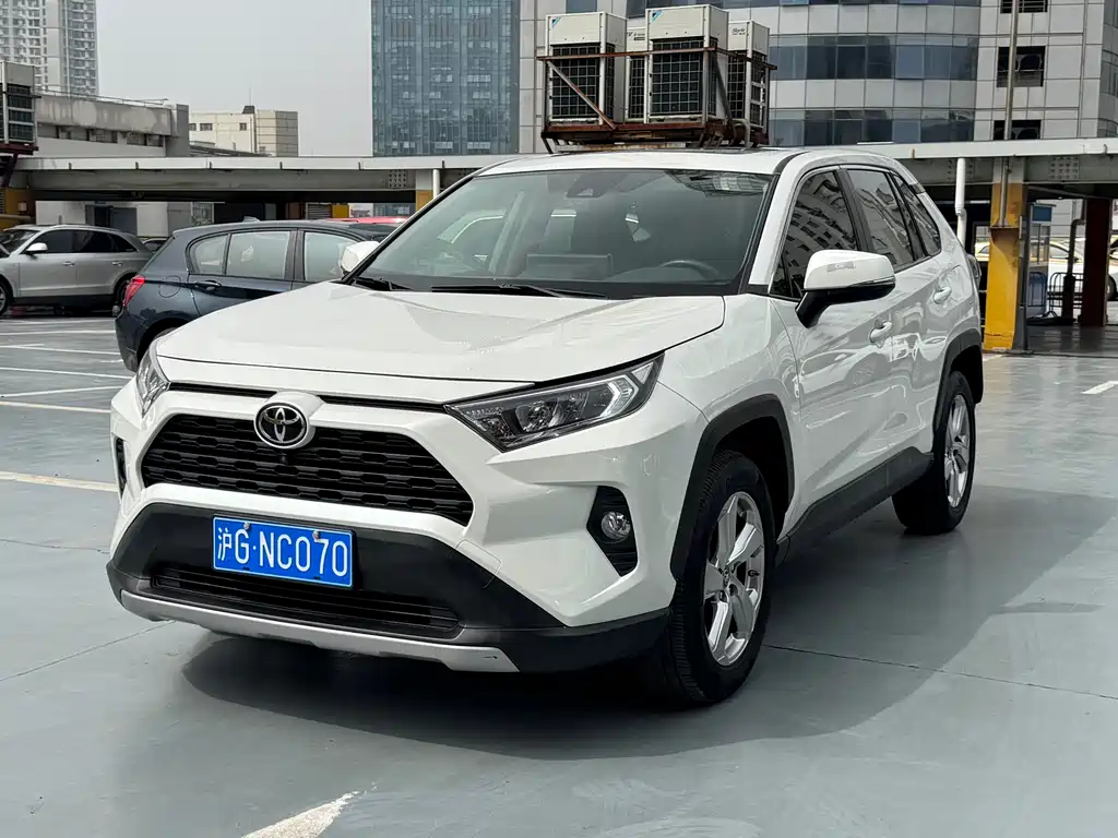 Toyota RAV4 2020 — фото 1