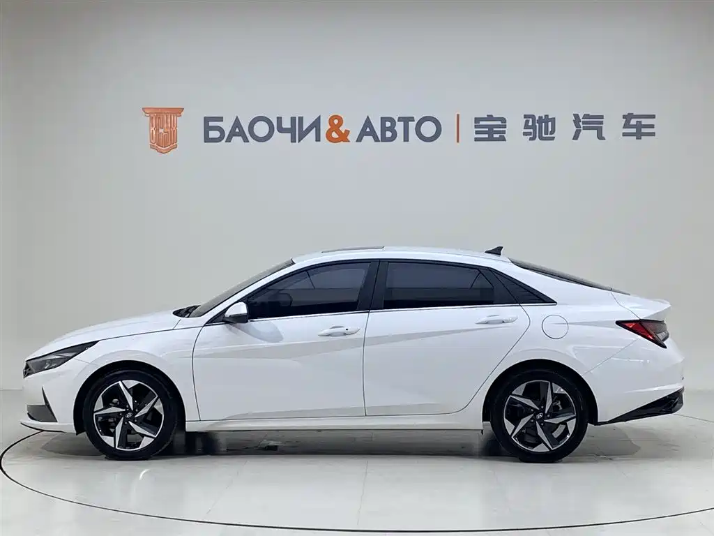 Hyundai Elantra 2022 — фото 24
