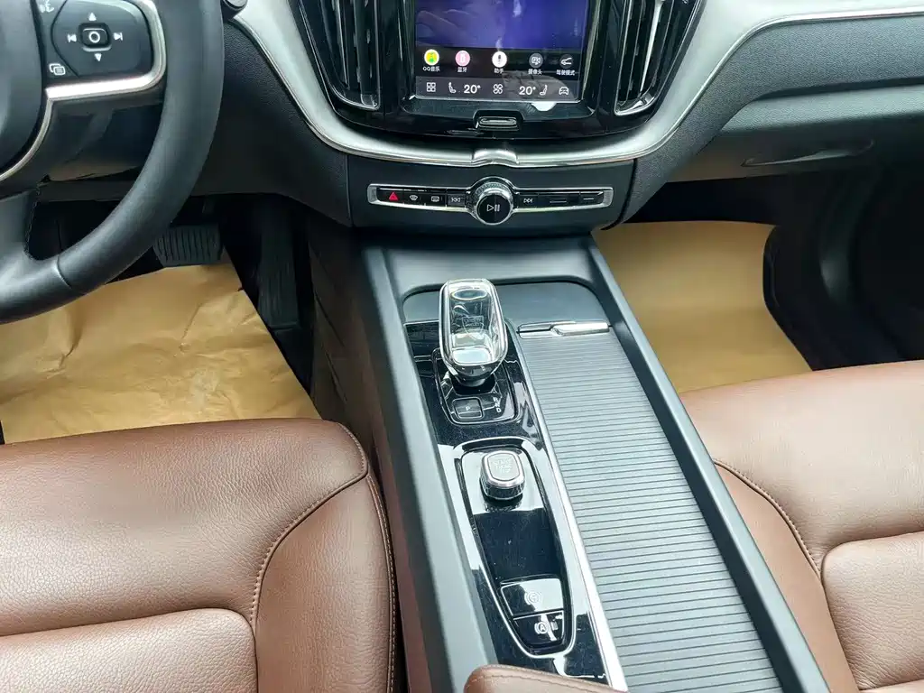 Volvo XC60 2023 — фото 17