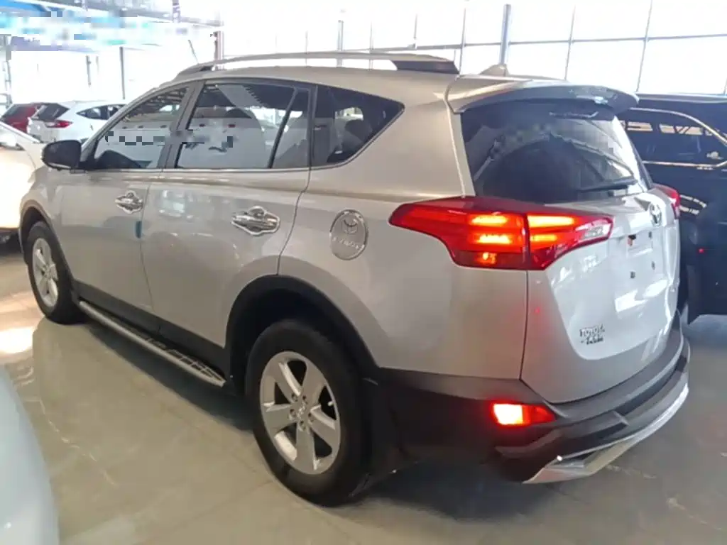 Toyota RAV4 2014 — фото 5