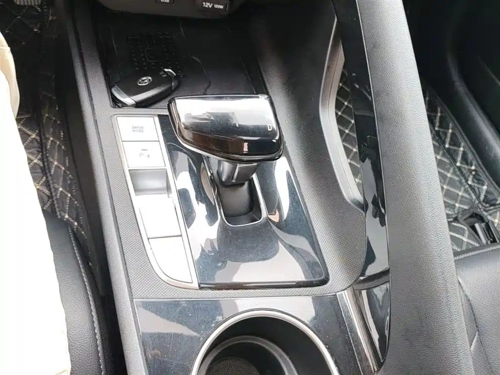Hyundai Elantra 2022 — фото 14